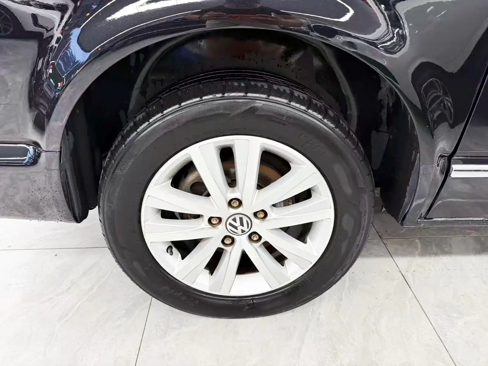 Фото 23 - Volkswagen Multivan