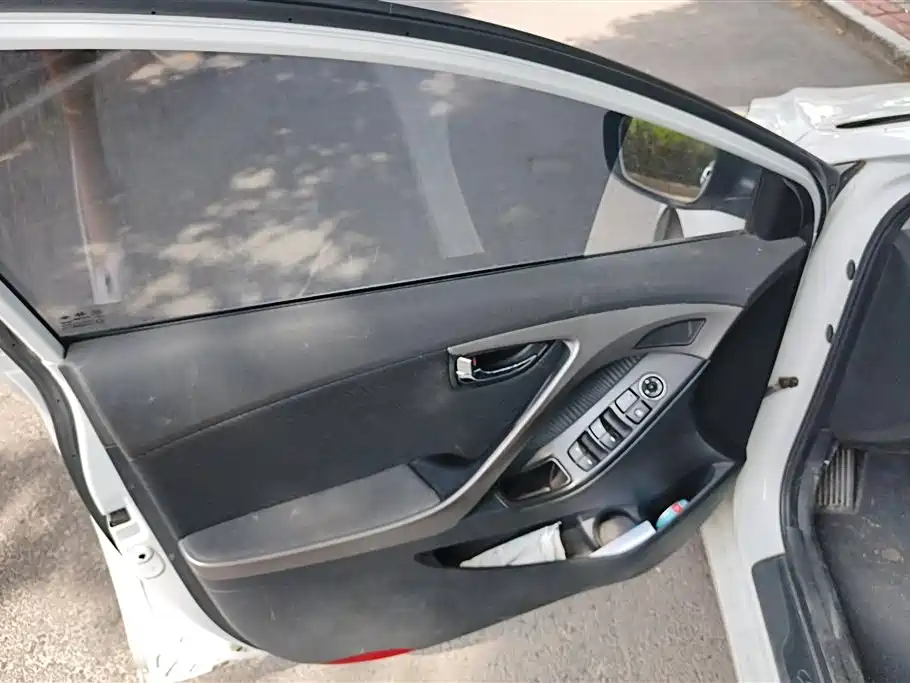 Hyundai Langdong 2013 1.6L Automatic Leading фото 7