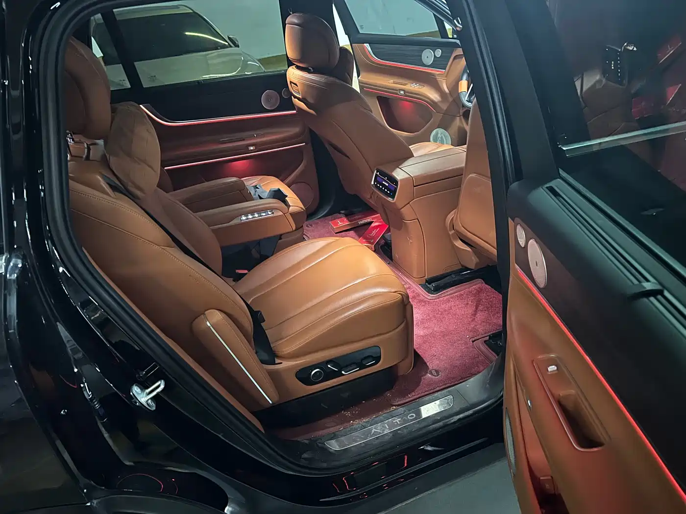 AITO Wenjie AITO M9 2024 Range Extender Max Edition 42kWh 6-seater фото 5
