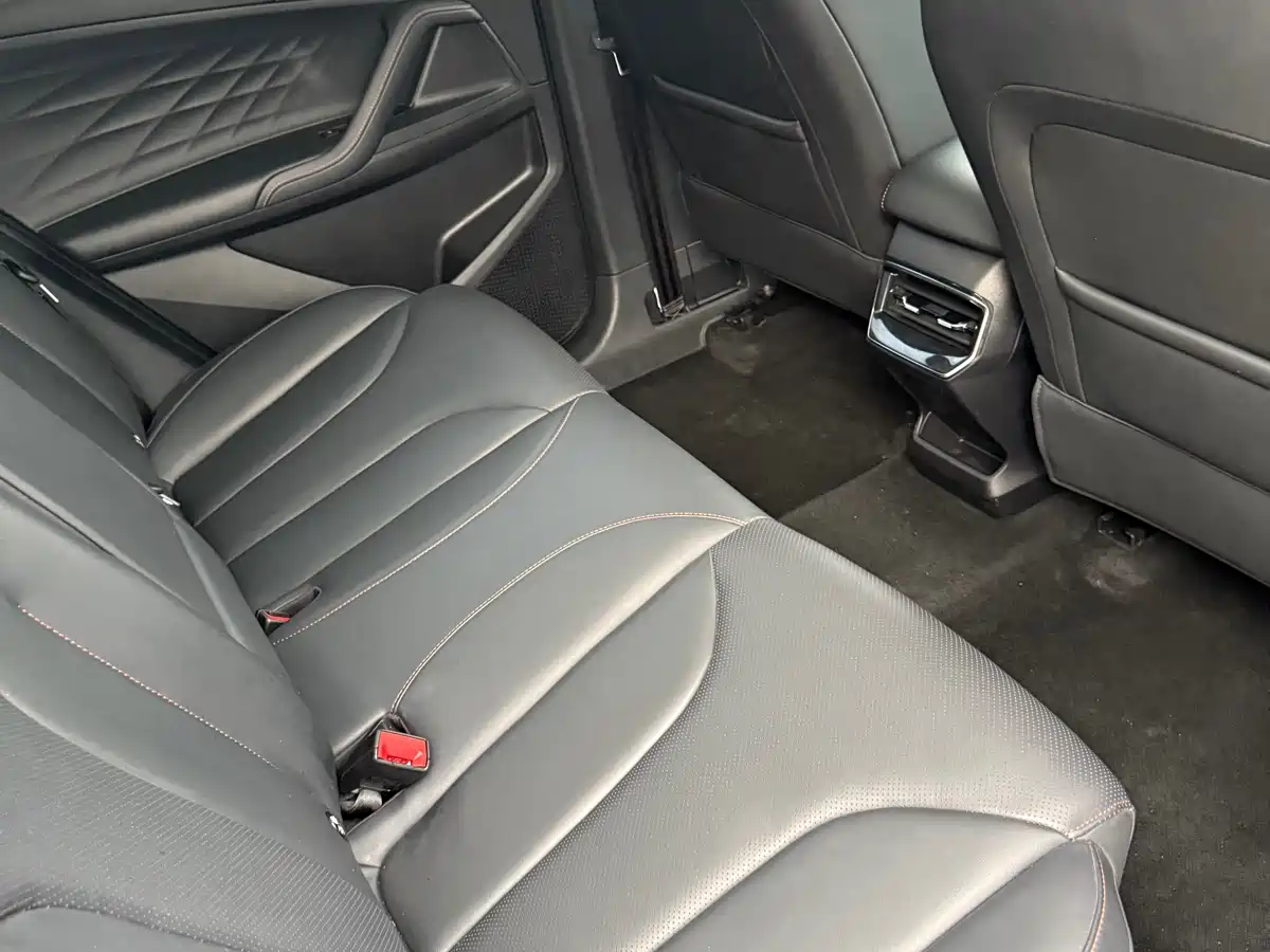 ROEWE RX5 NEW ENERGY