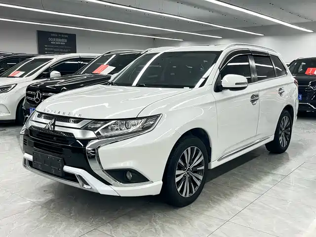 Mitsubishi Outlander 2021