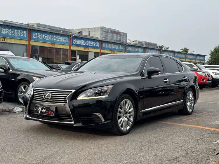 Фото 1 - Lexus LS