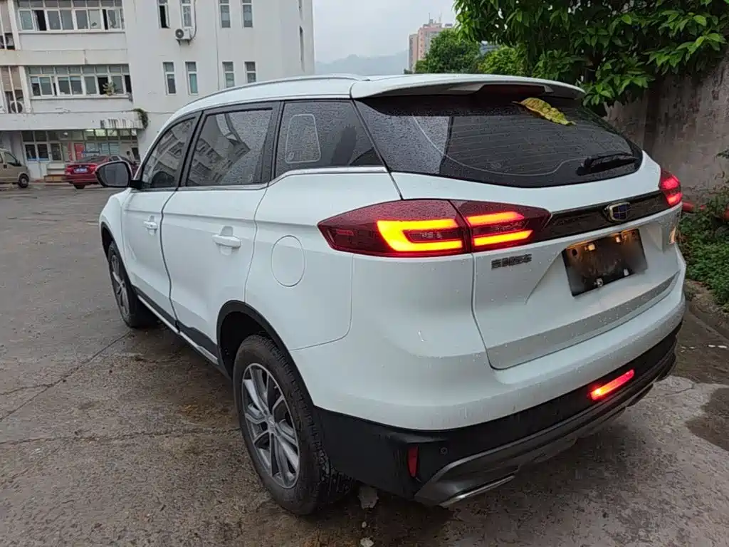 Photo 5 - Geely Atlas