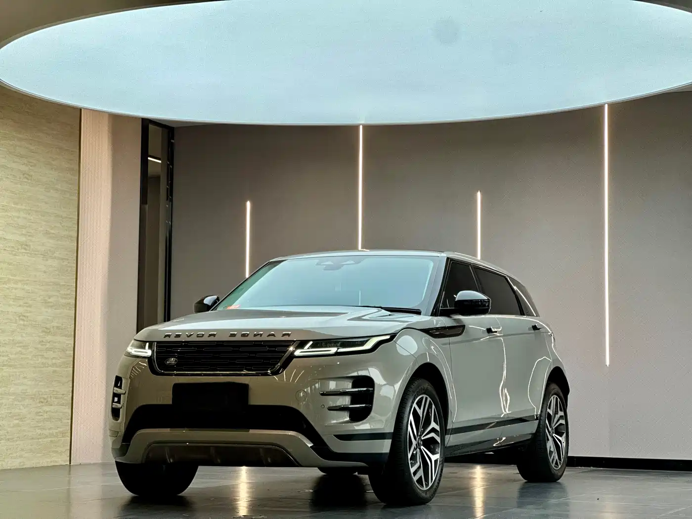 Land Rover Range Rover Evoque 2024 Range Rover Evoque L 249PS Light Master Edition