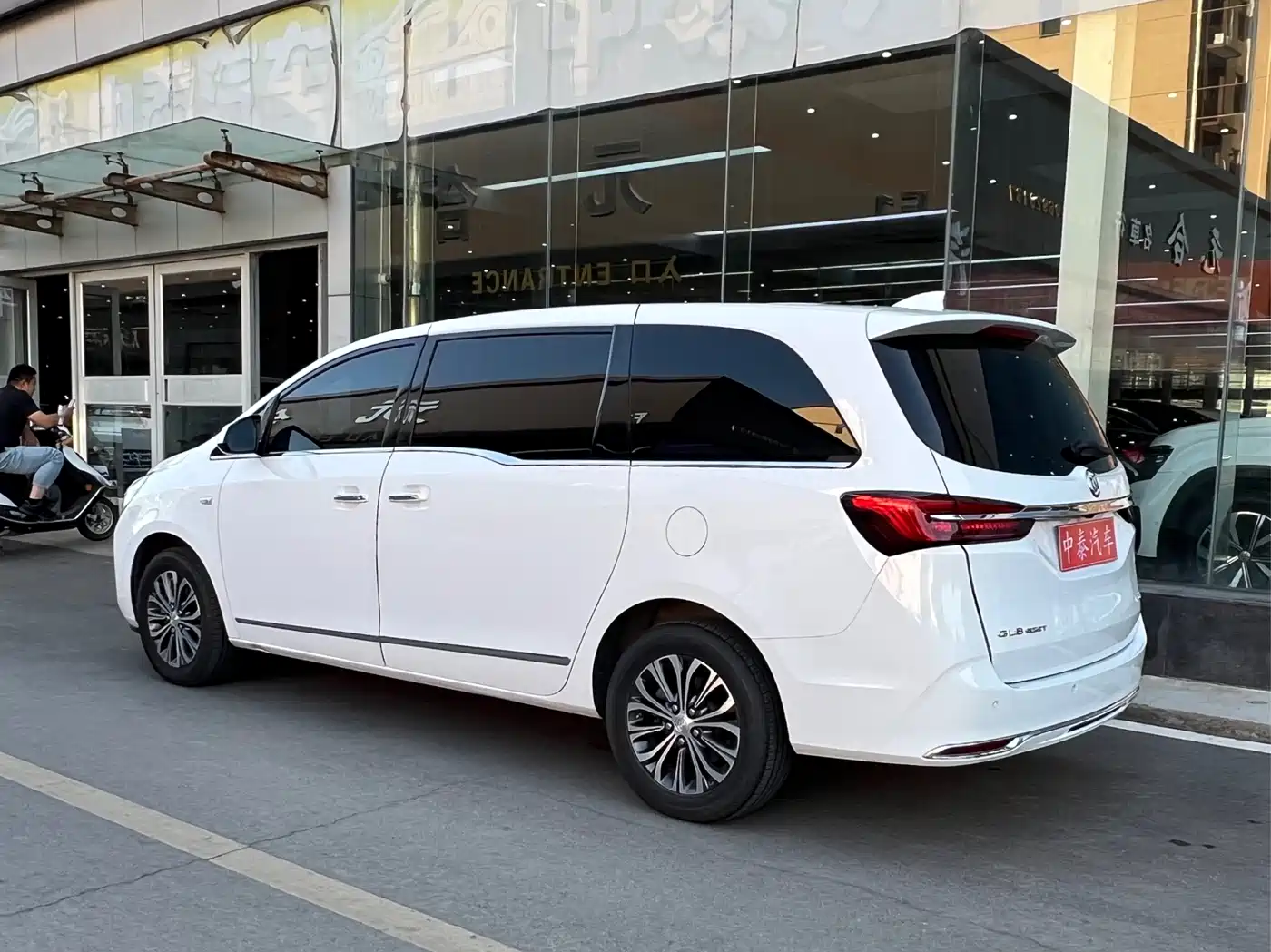 Buick GL8 2021 Land Business Class 652T Luxury фото 4