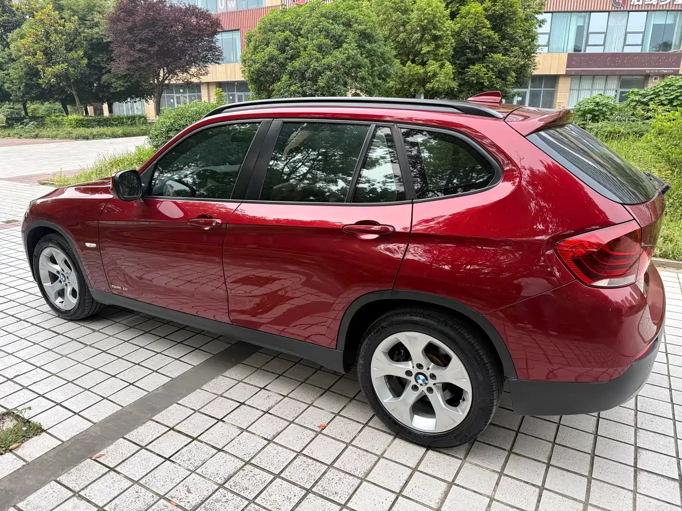 BMW X1 (Import) 2010 sDrive18i Luxury Model фото 4