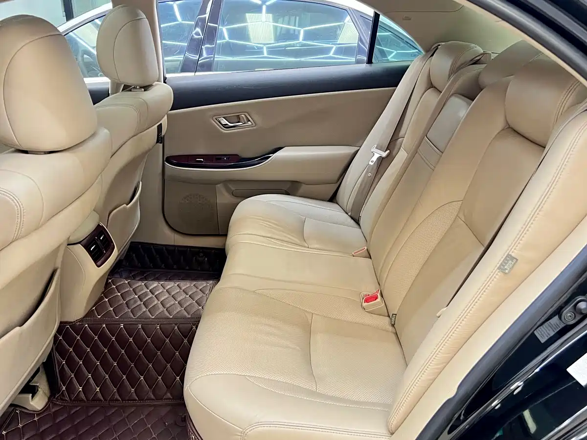 Toyota Crown 2011 2.5L Royal Leather Sunroof Special Edition фото 7
