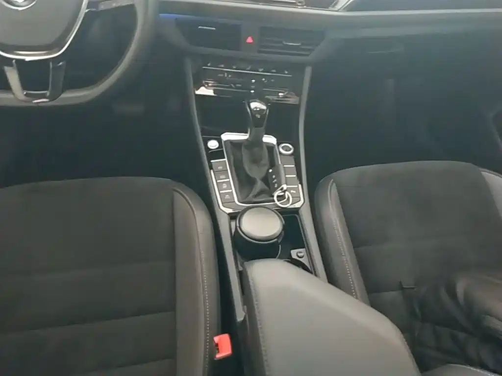 Volkswagen Sagitar 2019 280TSI DSG Luxury Edition China VI фото 10