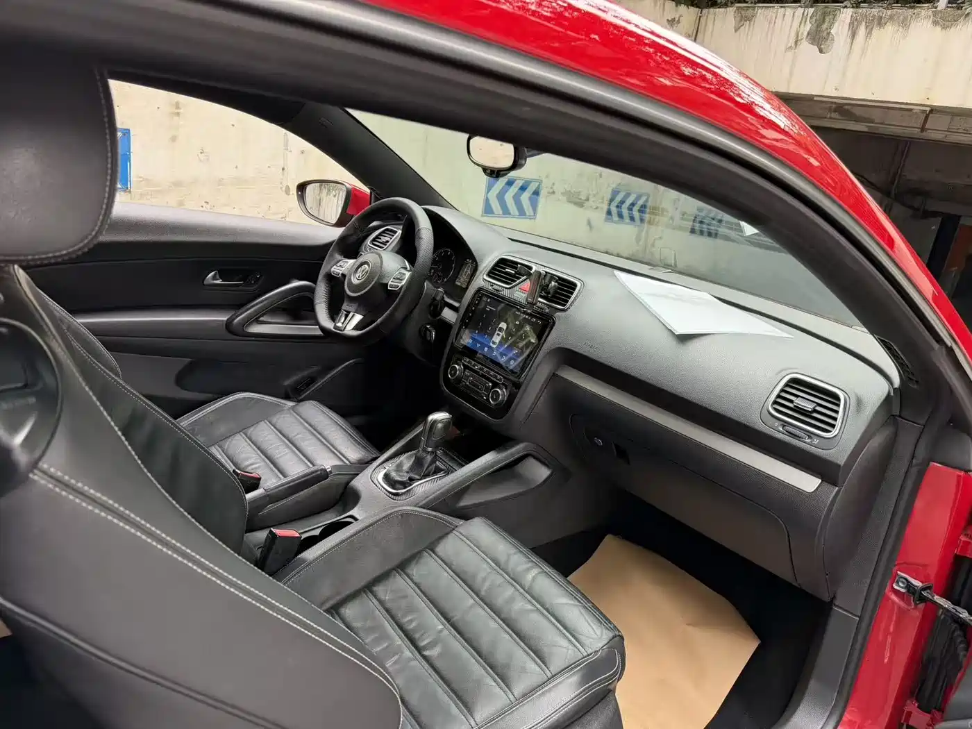 Volkswagen Scirocco 2010 2.0TSI Sport Edition фото 11