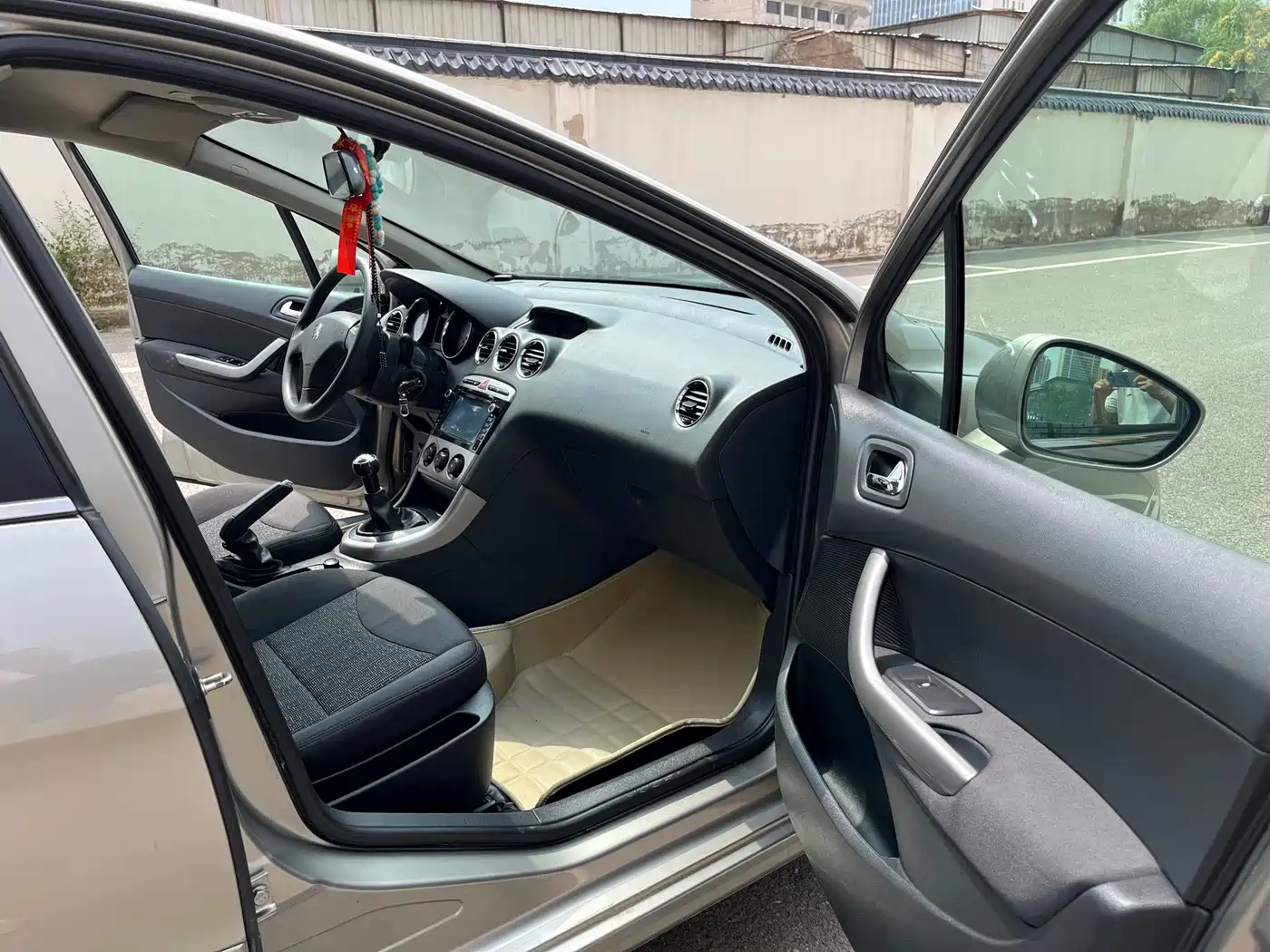 Peugeot 408 2012 2011 1.6L Manual Comfort Edition