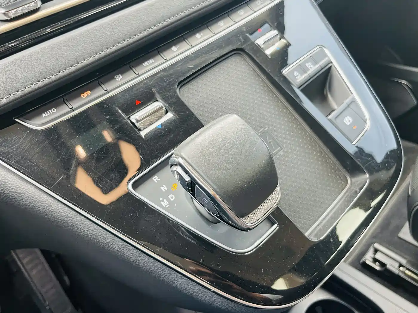 Hongqi HQ9 2023 2.0T Smart Connect Flag Enjoy Edition фото 15