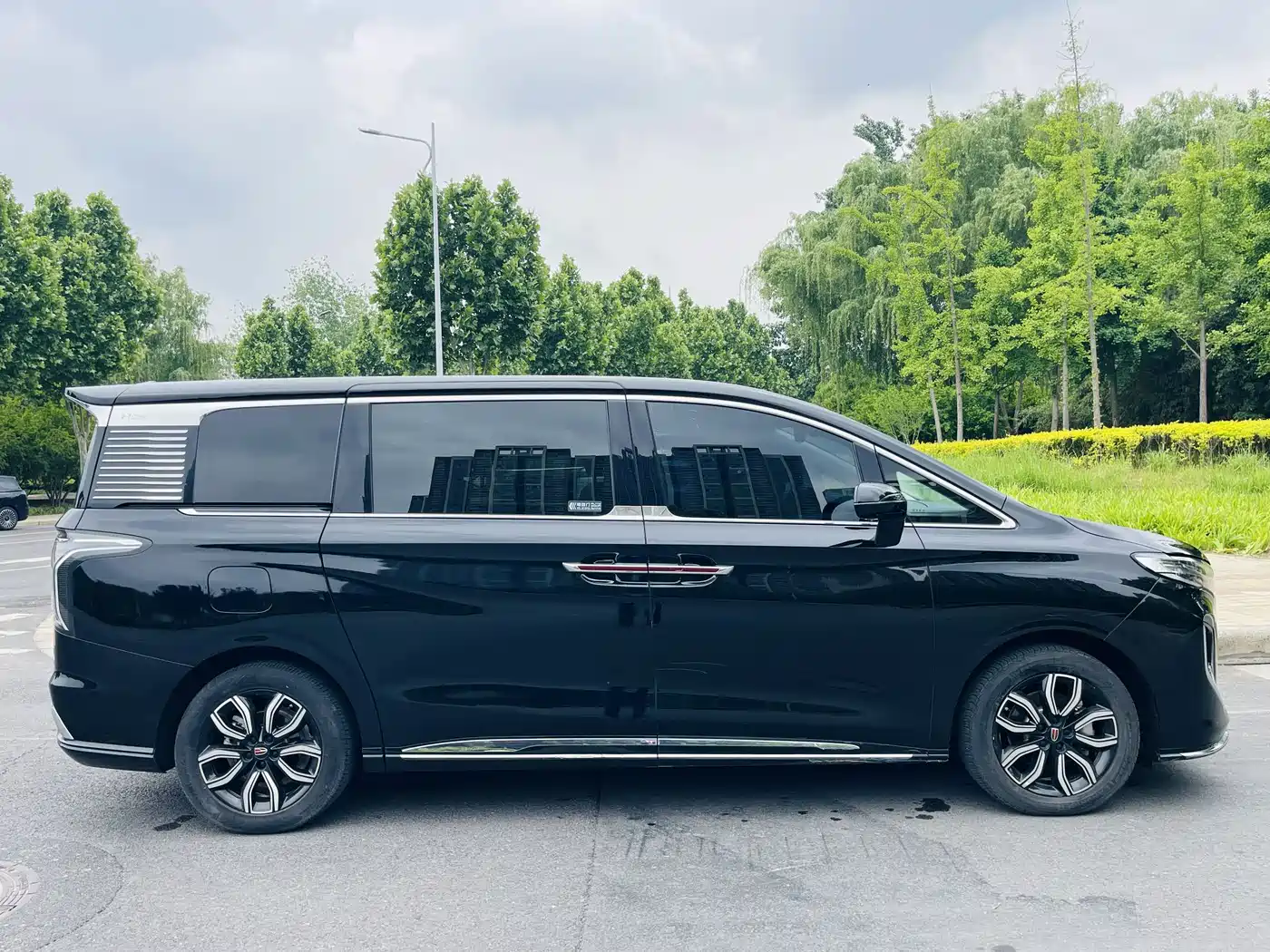 Hongqi HQ9 2023 2.0T Smart Connect Flag Enjoy Edition фото 33