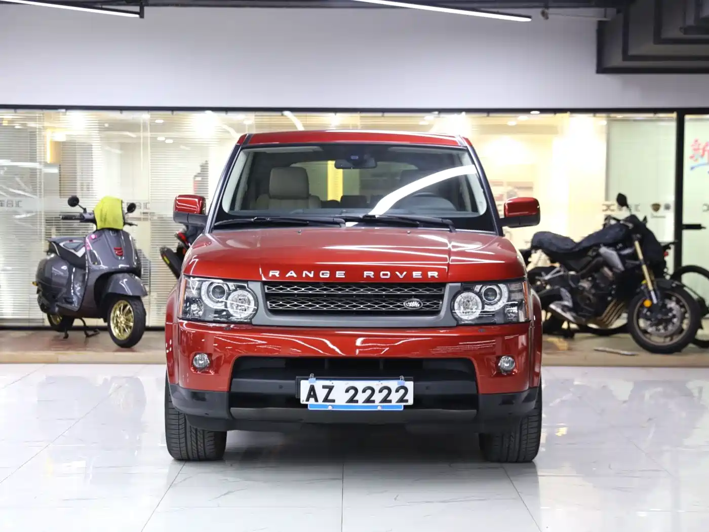 Land Rover Range Rover Sport 2010 5.0 NA V8 HSE фото 2
