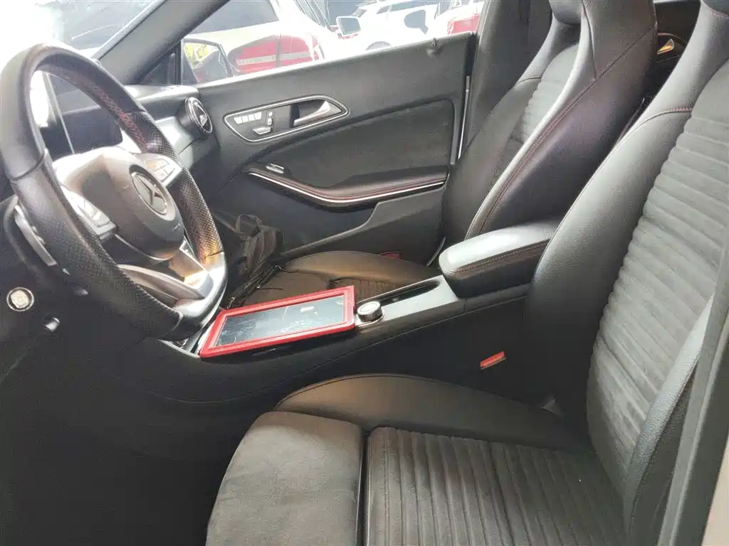 Mercedes-Benz CLA (Import) 2018 CLA 220 4MATIC фото 15