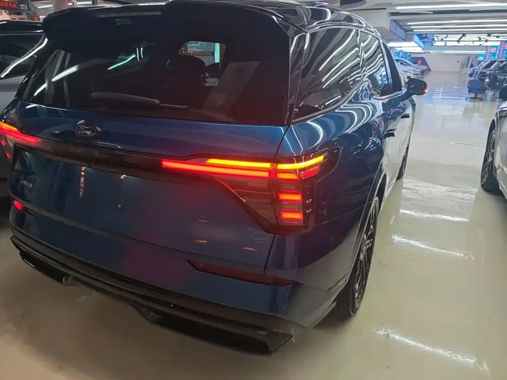 Фото 8 - Ford Edge