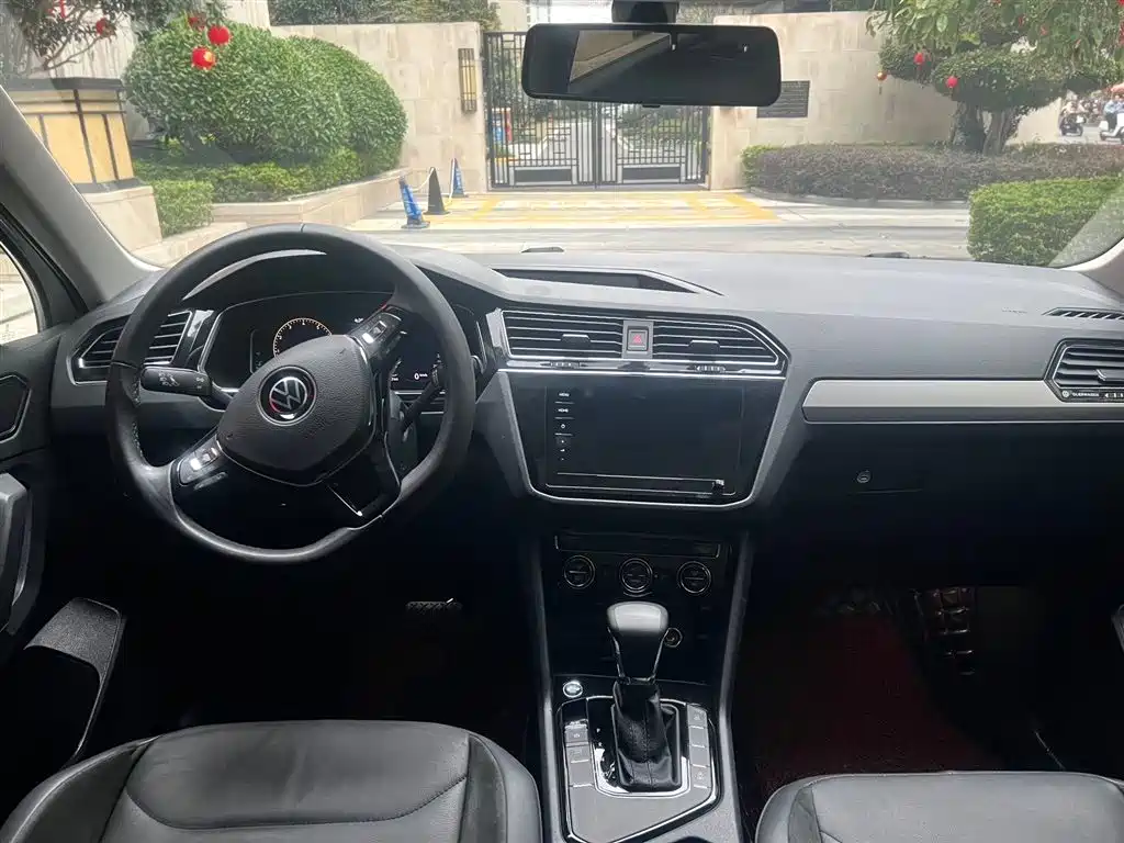 Volkswagen Tiguan L 2021 330TSI Automatic 2WD Smart фото 8