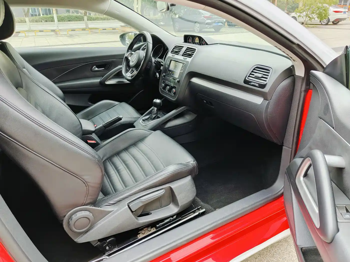 Volkswagen Scirocco 2015 1.4TSI Trend Edition фото 12