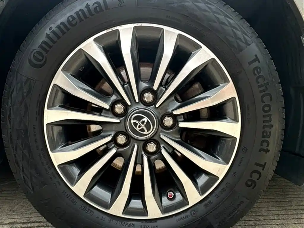 Toyota Corolla 2017 Facelift 1.2T S-CVT GL фото 9