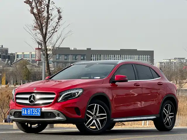 MERCEDES-BENZ GLA
