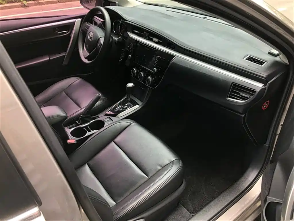 Toyota Corolla 2014 1.6L CVT GL фото 8