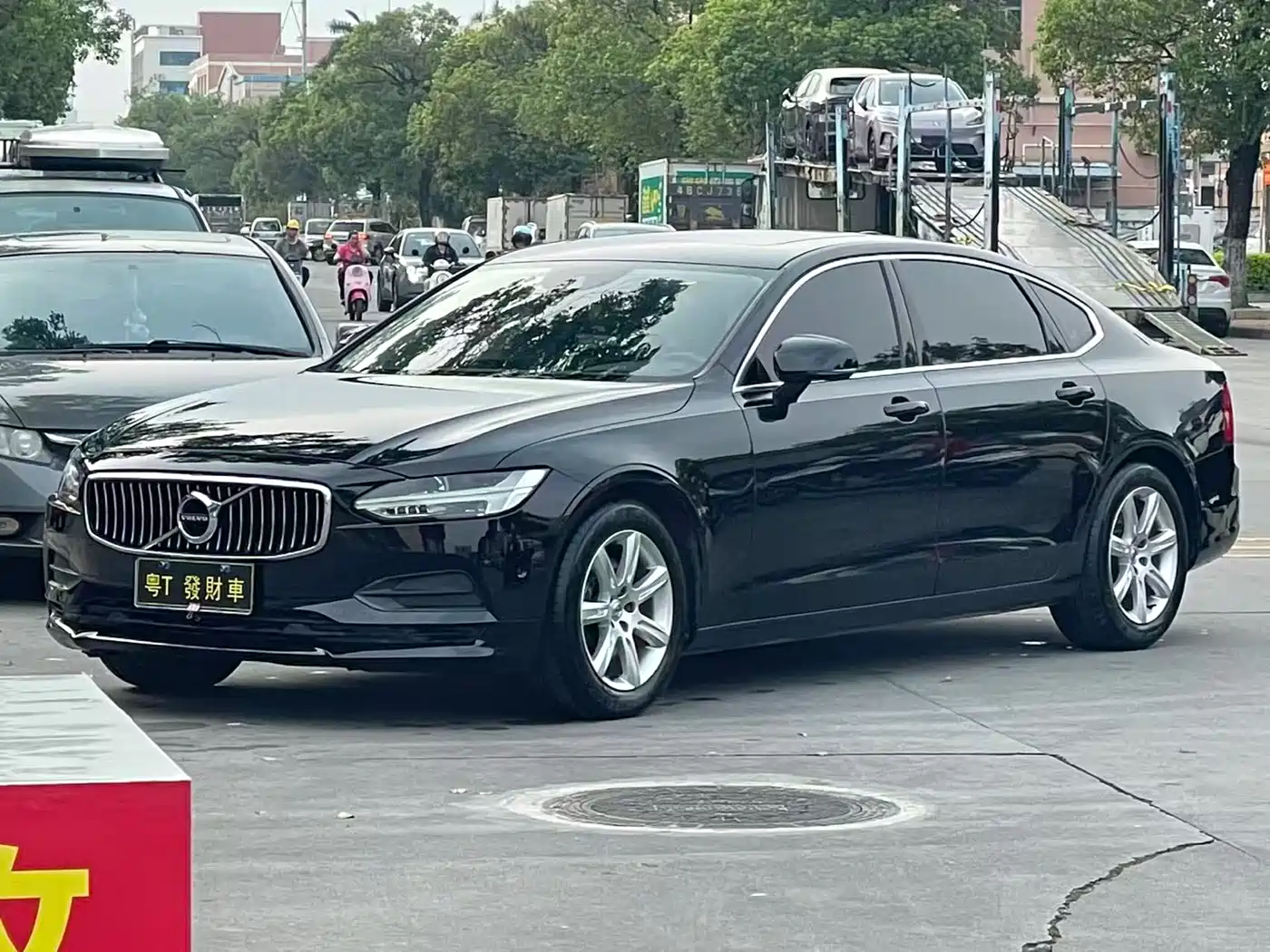 Фото 1 - Volvo S90