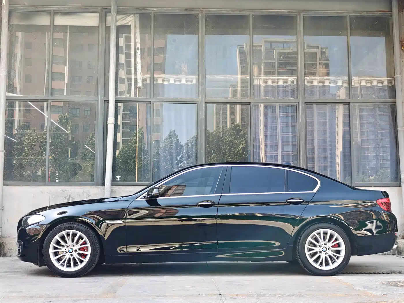 BMW 5 Series 2014 525Li Luxury Design Package фото 6