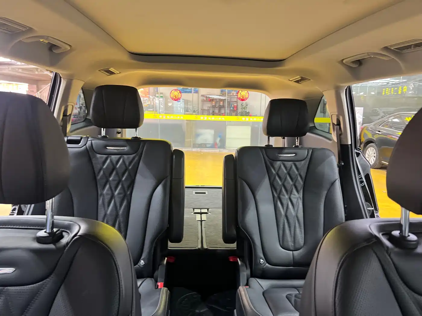 Hongqi HS7 2023 2.0T Auto 4WD Qi Chang Edition 6-Seater фото 18