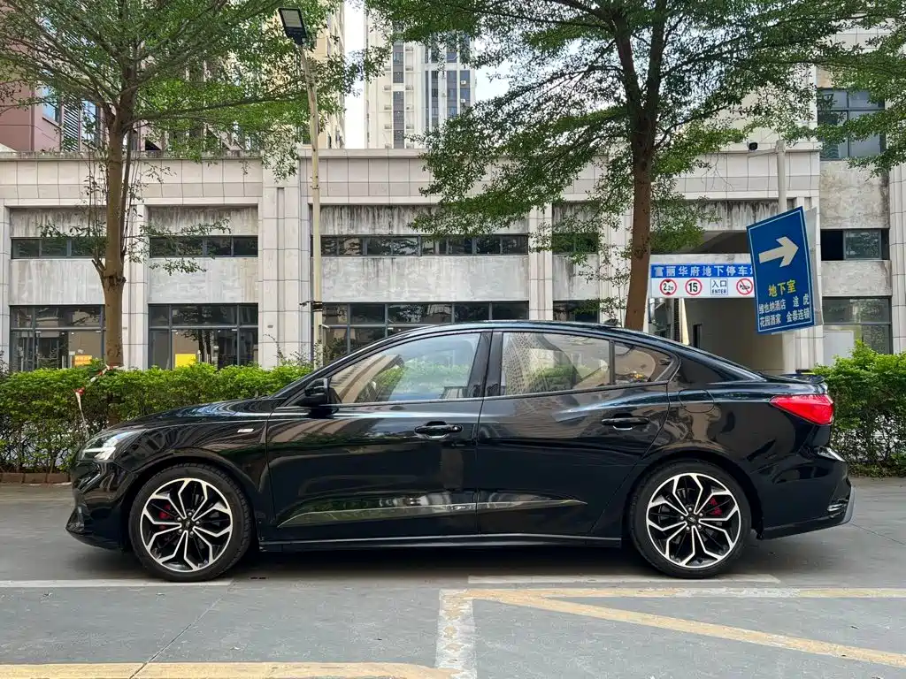 Ford Focus 2019 2020 Sedan EcoBoost 180 Automatic ST Line