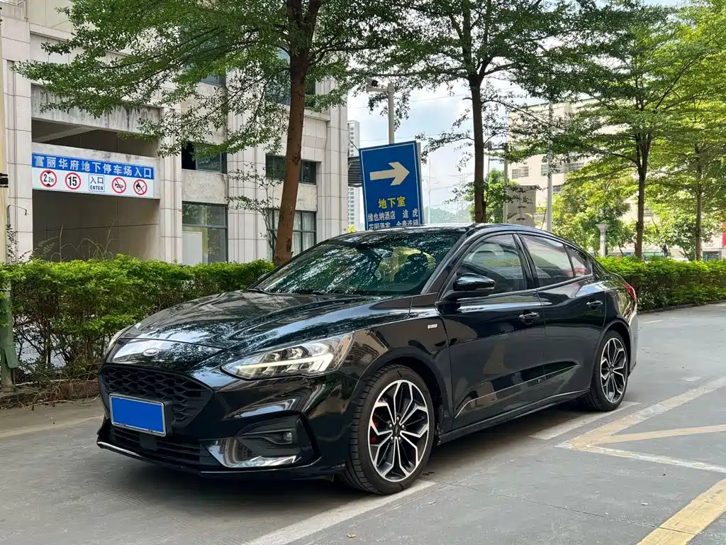 Фото 1 - Ford Focus