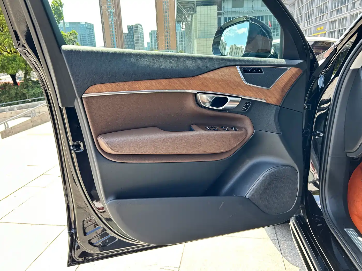 Фото 8 - Volvo XC90