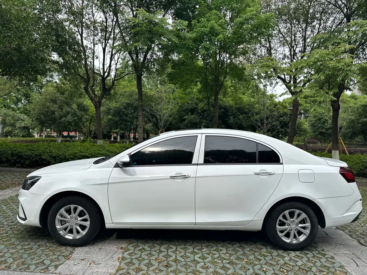Photo 7 - Geely Emgrand