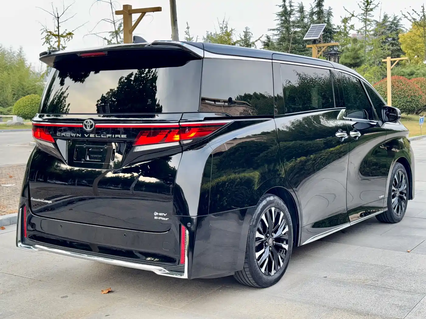 Photo 13 - Toyota Vellfire