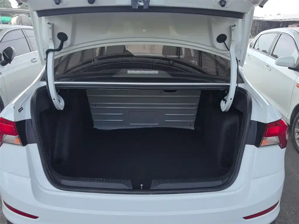 Škoda Rapid 2020 1.5L Manual Standard фото 19