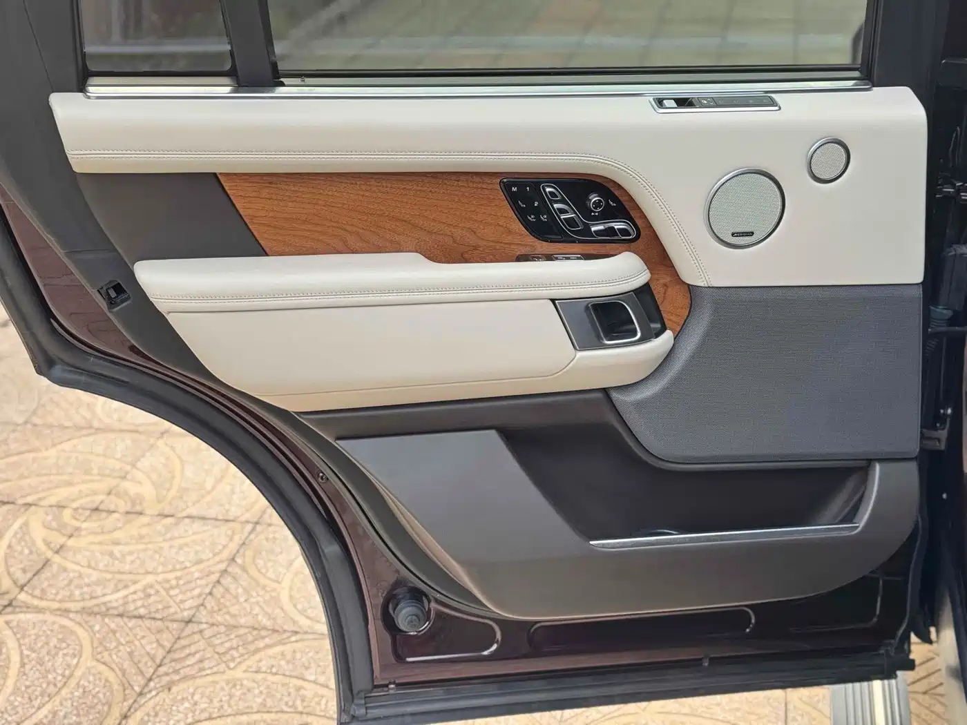 LAND ROVER RANGE ROVER