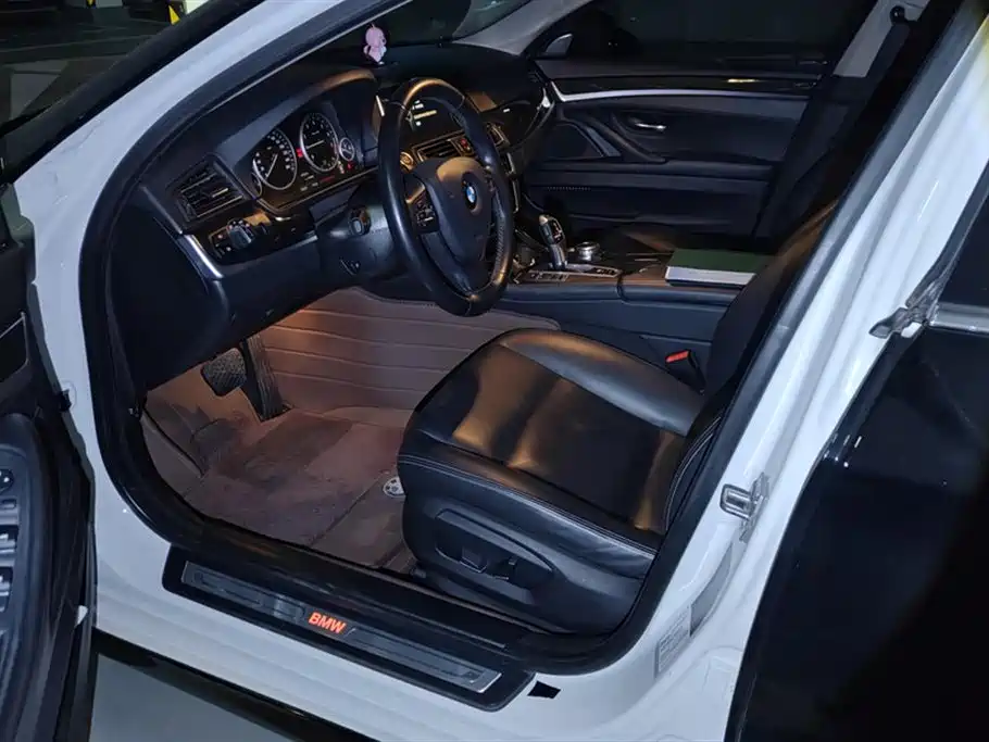 BMW 5 Series 2014 525Li Luxury Design Package фото 9