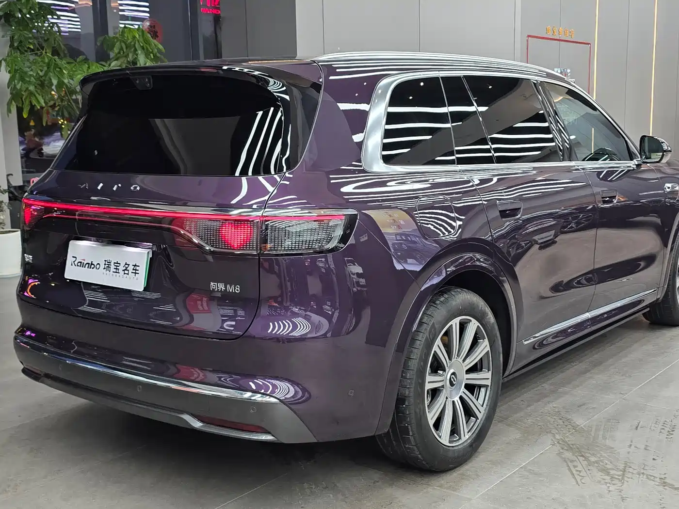 AITO Wenjie AITO M8 2025 Range Extender Max+ Edition 53.4kWh 5-seater фото 2