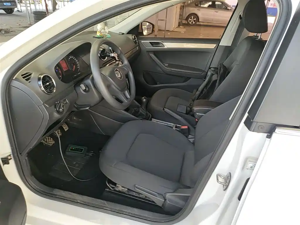 Volkswagen Jetta 2017 1.5L Manual Fashion фото 11