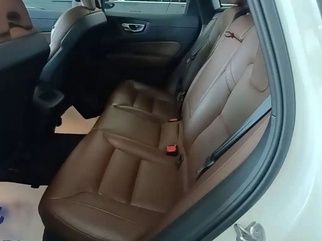 Фото 17 - Volvo XC60