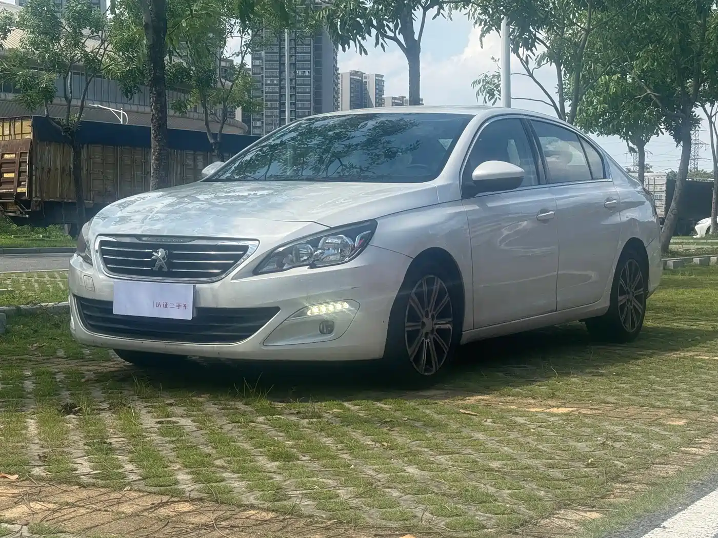 Peugeot 408 2014 1.8L Automatic Luxury Edition фото 2