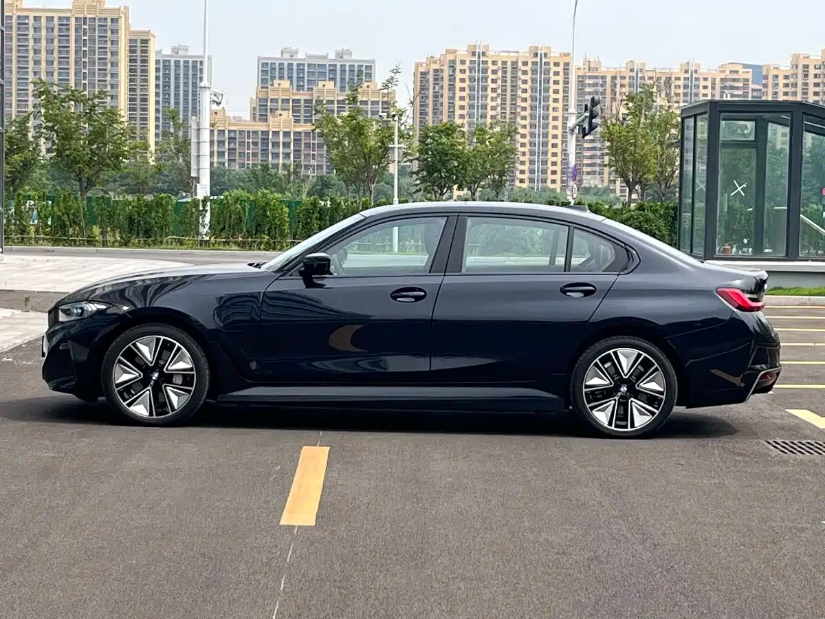 BMW i3 2025 eDrive 40 L Shadow Night Sport Package фото 4