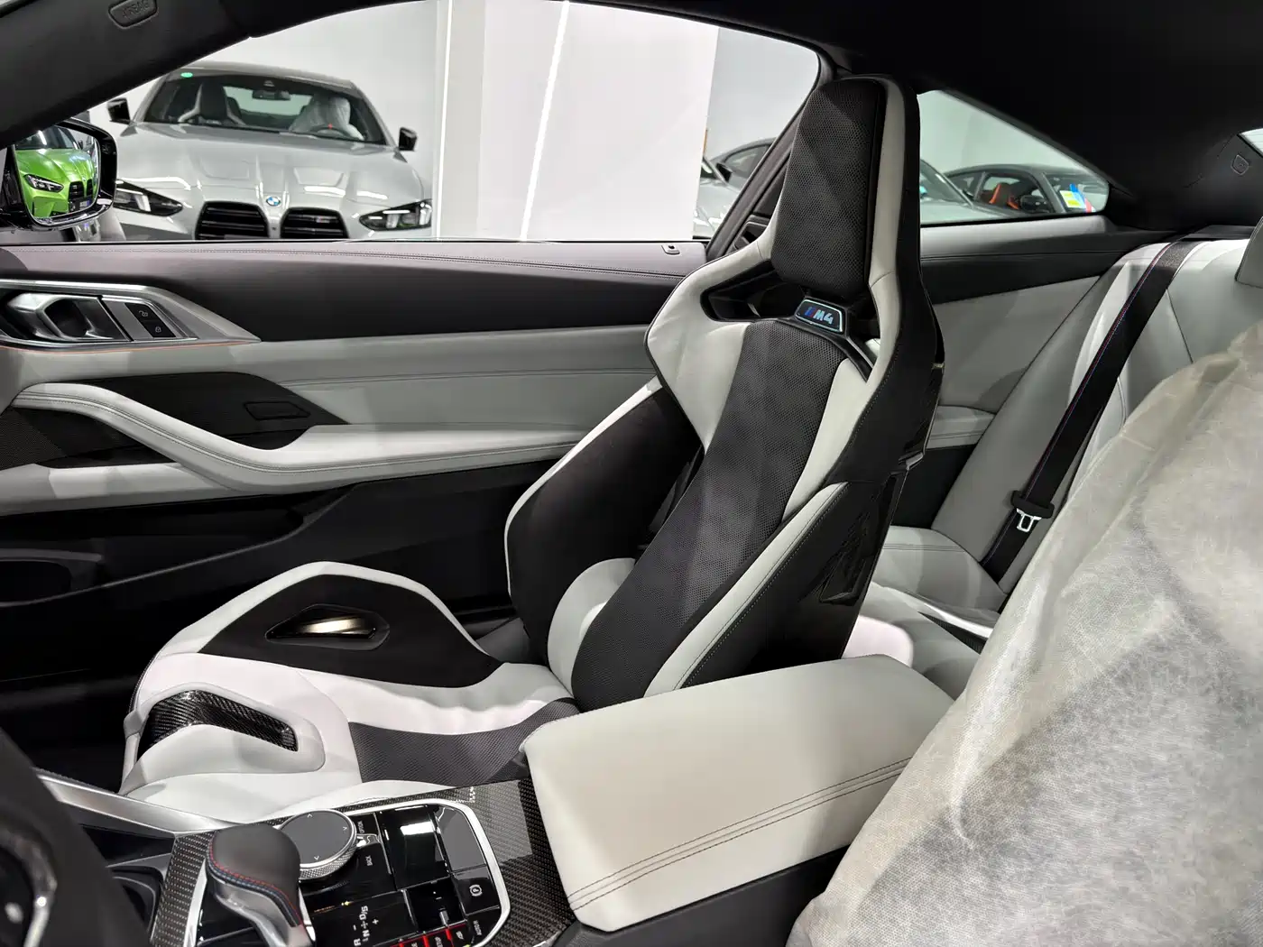 BMW M4 2024 BMW M4 Coupe M xDrive Competition фото 9