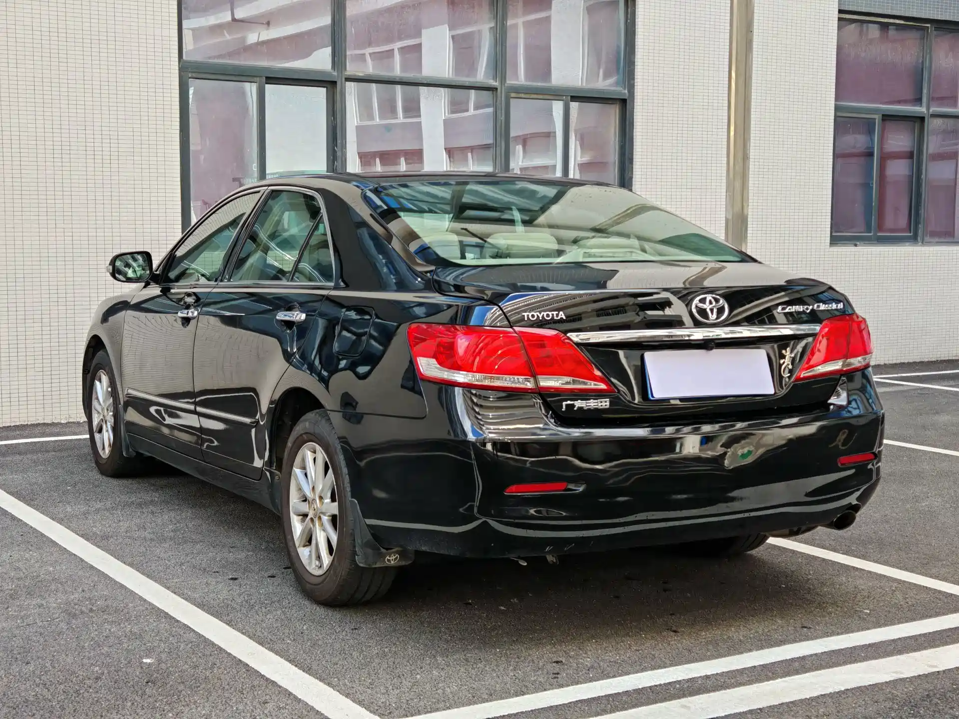 Фото 4 - Toyota Camry