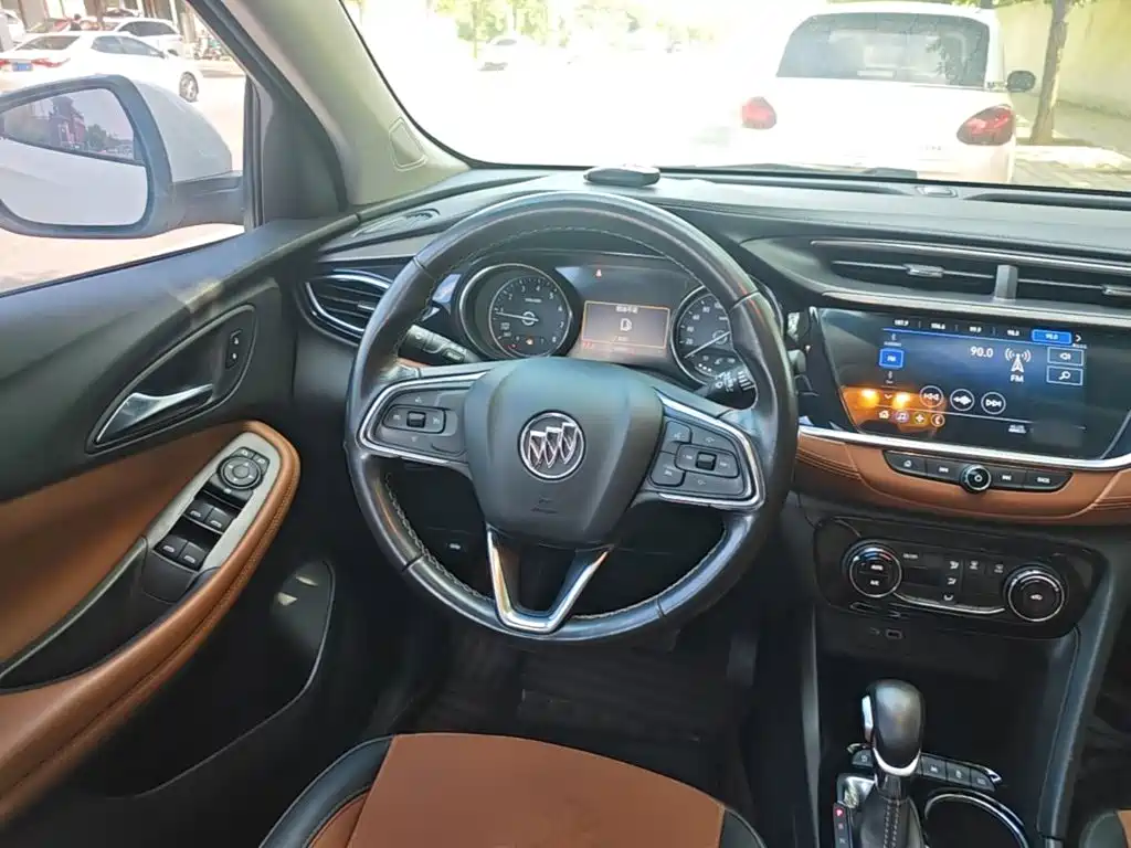 Photo 11 - Buick Encore GX