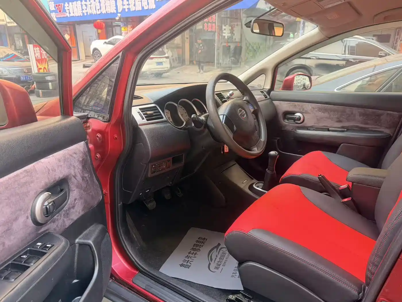 Фото 9 - Nissan Tiida