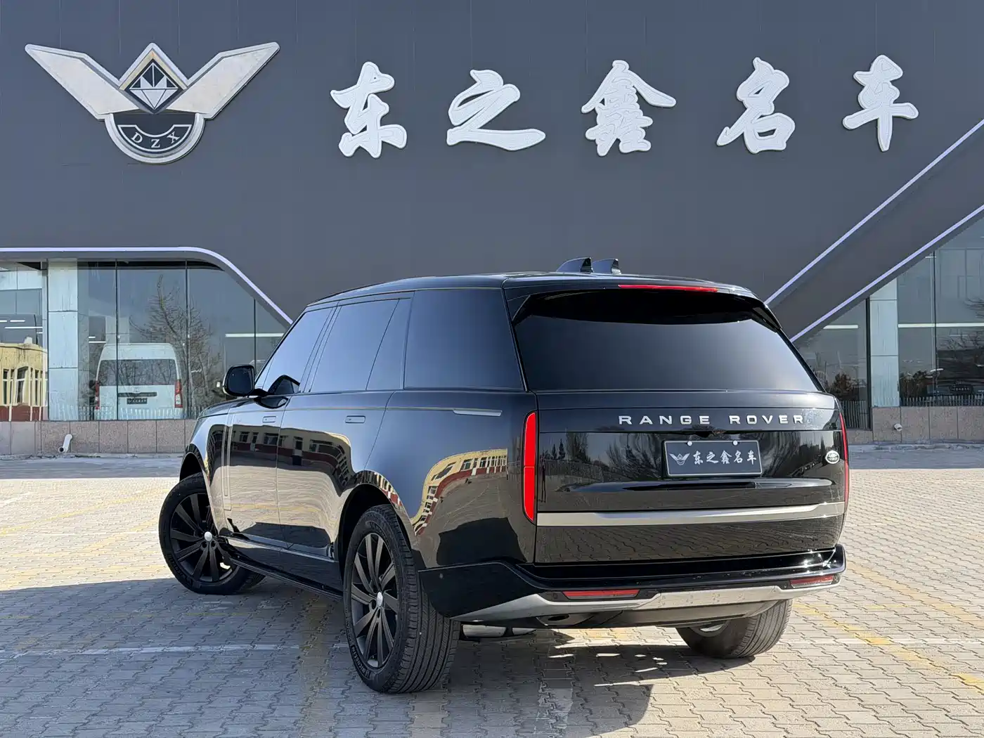 Land Rover Range Rover 2025 3.0 L6 400PS Flourishing Era Extended Wheelbase фото 8