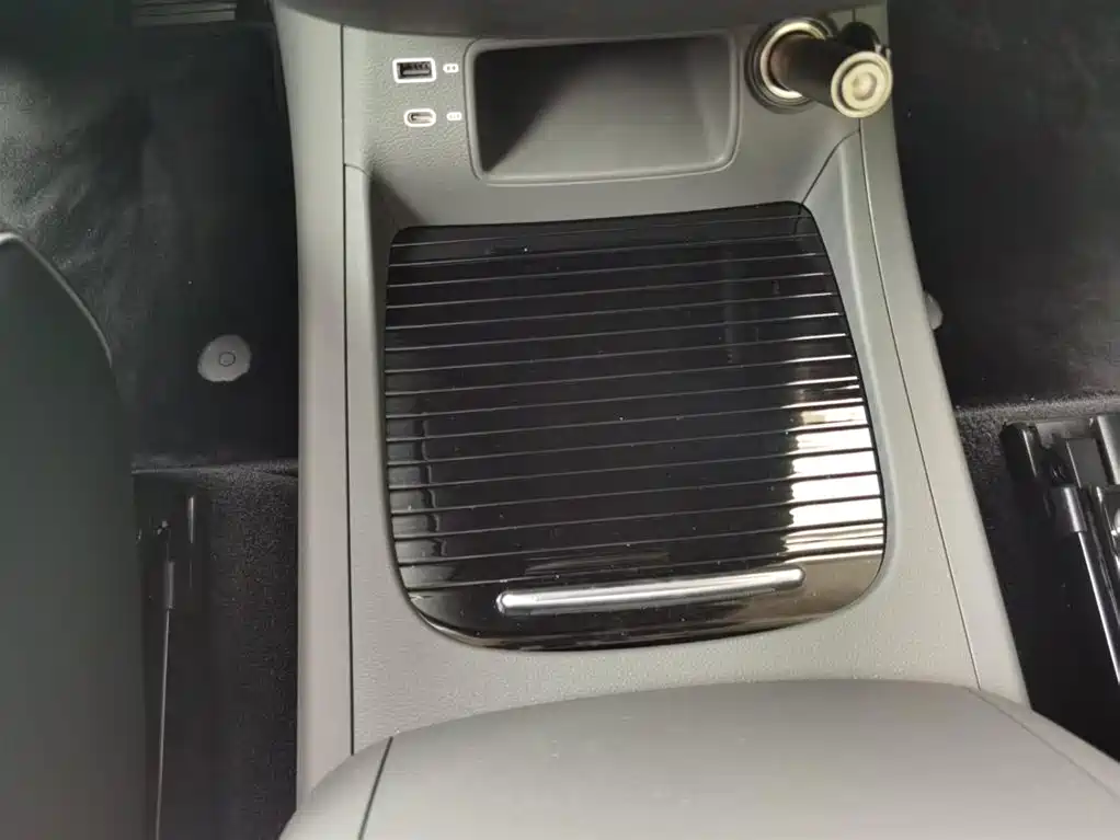 Hongqi HQ9 PHEV 2024 Model 2.0T AWD Luxury Edition фото 14