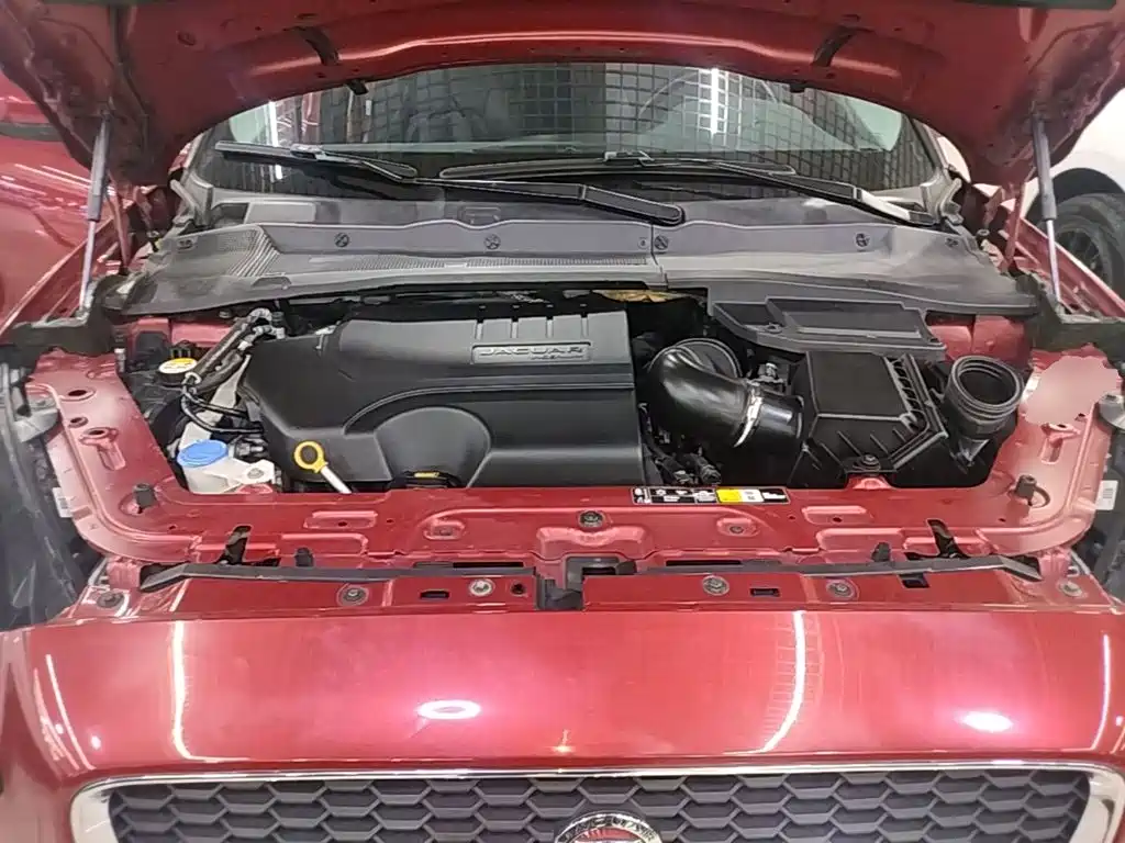 Фото 20 - Jaguar E-PACE