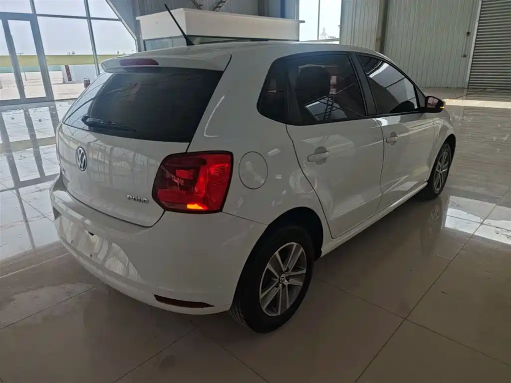 Volkswagen Polo 2016 1.4L Manual Trend фото 7