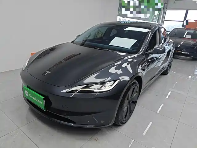 Tesla Model 3 2024