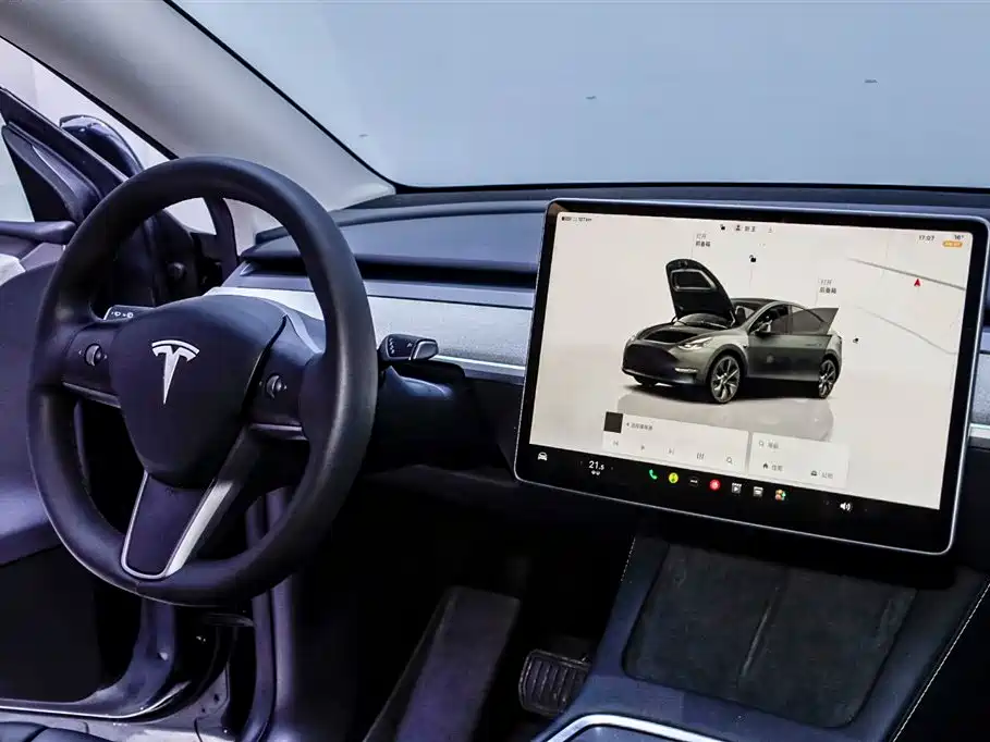 TESLA MODEL Y